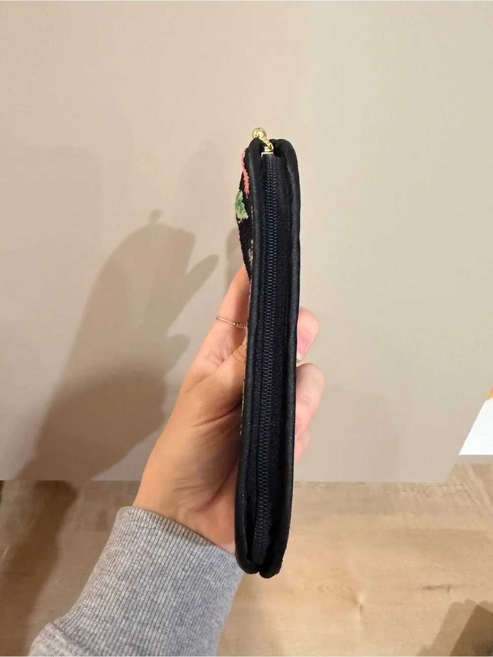 FEILER POUCH LIKE NEW - Picture 2 of 2